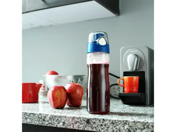 CILINDRO TRANSPARENTE de Tritan de 650 ml con tapa de botón de seguridad, arnés de transporte y detalles en silicón.