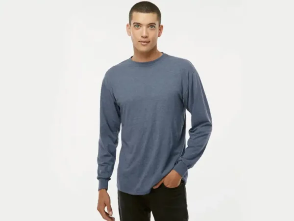 Playera Manga Larga Gold de 165 grs con puños reforzados y cuello redondo para uniformes empresariales.