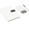 Set ejecutivo Danubio con libreta de 100 hojas, bolígrafo de acero inoxidable y power bank de 10,000 mAh para regalos corporativos de alta gama.