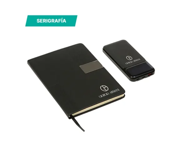 Set ejecutivo Danubio con libreta de 100 hojas, bolígrafo de acero inoxidable y power bank de 10,000 mAh para regalos corporativos de alta gama.