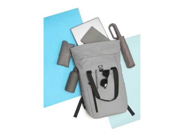 Bagpack Legnica de cuero sintético con compartimento para laptop de 16 pulgadas y diseño roll-top para ejecutivos en Querétaro.