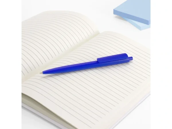 Bolígrafo PENNY retráctil de plástico ABS con acabado mate y detalles translúcidos para campañas masivas en Querétaro.