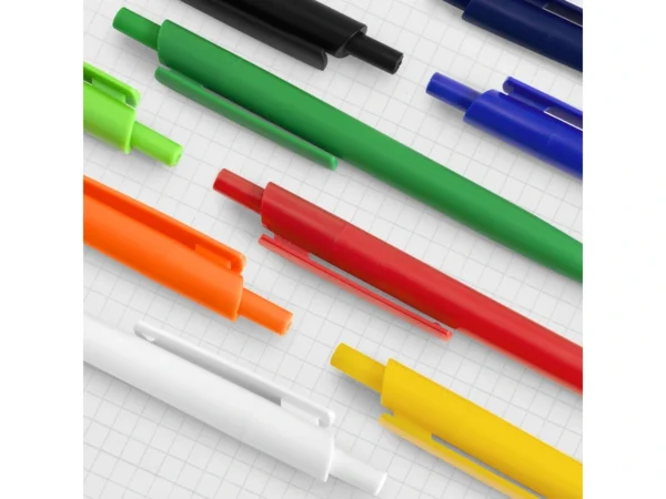 Bolígrafo SHELDON retráctil monocromático con acabado mate y tinta negra para campañas masivas en Querétaro.