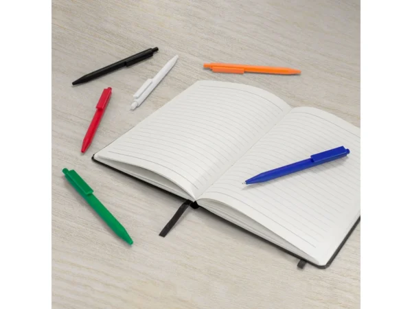 Bolígrafo ALFA retráctil de plástico ABS con acabados mate y brillante para eventos promocionales en Querétaro.