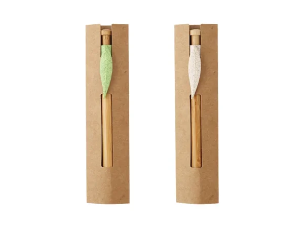 Bolígrafo de bambú Tudela con clip en forma de hoja y detalles en fibra de trigo para regalos empresariales en Querétaro.