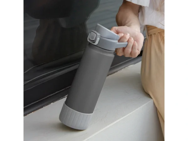 Botella térmica RIBB de acero inoxidable con acabado powder coat de 840ml y caja de regalo para empresas en Querétaro.