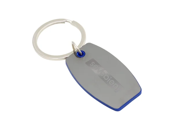 Llavero BORD ovalado con estructura de ABS de color y apliques laterales de acero gris gun.