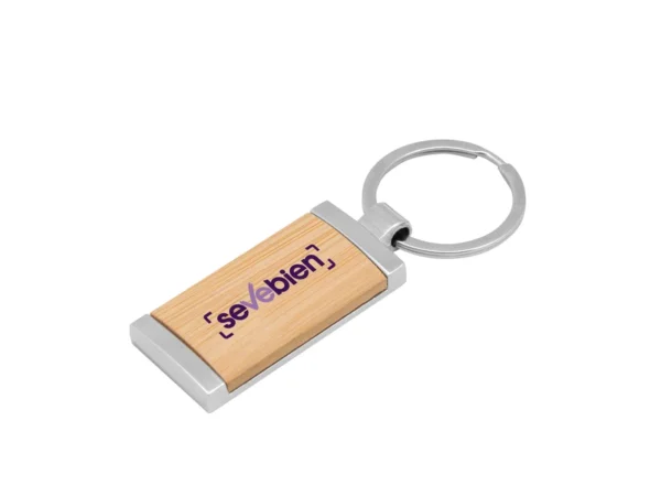 Llavero de bambú TAG rectangular con detalles metálicos y estuche de regalo individual para fidelización corporativa.