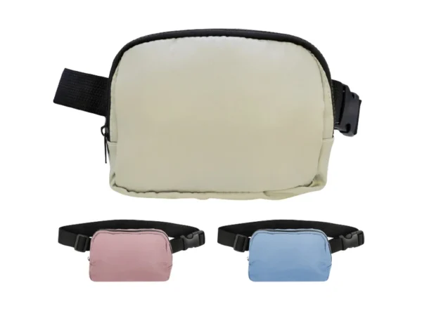 Cangurera Randy fabricada en polyester impermeable con bolsillo posterior de seguridad, correa ajustable y diseño ligero.