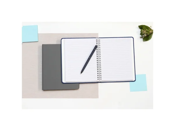 Libreta Bramley de curpiel con espiral y pasta rígida, 80 hojas rayadas para marketing corporativo y oficina.