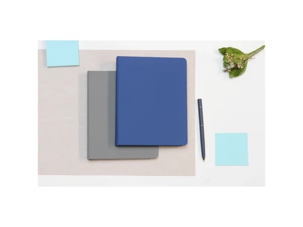 Libreta Bramley de curpiel con espiral y pasta rígida, 80 hojas rayadas para marketing corporativo y oficina.