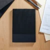 Libreta Doux de curpiel con doble textura líneas verticales y bordes de hojas a color para branding empresarial.