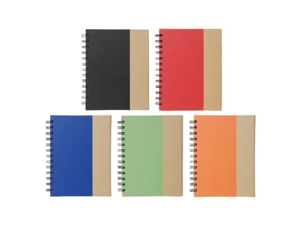 Libreta ECO de cartón con espiral, bolígrafo incluido, notas adhesivas de colores y cierre imantado.