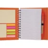 Libreta ECO de cartón con espiral, bolígrafo incluido, notas adhesivas de colores y cierre imantado.