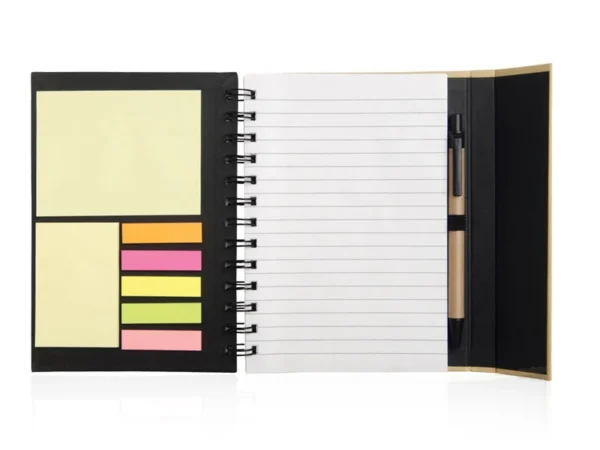 Libreta ECO de cartón con espiral, bolígrafo incluido, notas adhesivas de colores y cierre imantado.