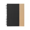 Libreta ECO de cartón con espiral, bolígrafo incluido, notas adhesivas de colores y cierre imantado.
