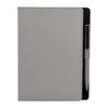 Libreta Kiona de curpiel con 80 hojas a rayas y bolígrafo de tacto suave para kits de bienvenida empresariales.