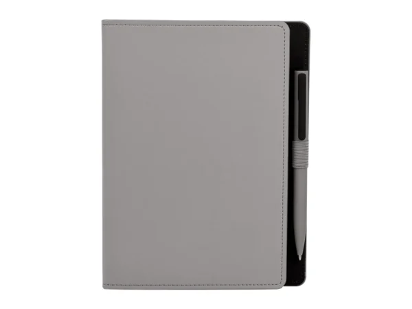 Libreta Kiona de curpiel con 80 hojas a rayas y bolígrafo de tacto suave para kits de bienvenida empresariales.