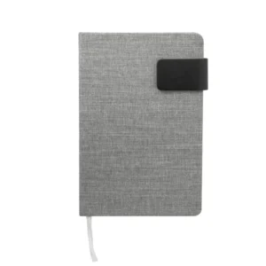Libreta TIK de diseño ejecutivo en RPET gris con cierre magnético de neodimio y tira de poliuretano.