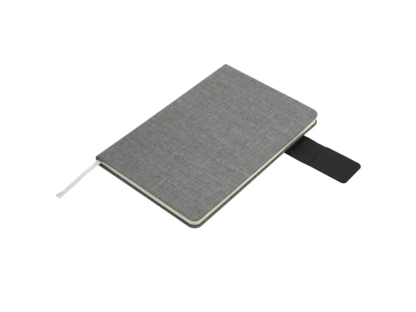 Libreta TIK de diseño ejecutivo en RPET gris con cierre magnético de neodimio y tira de poliuretano.