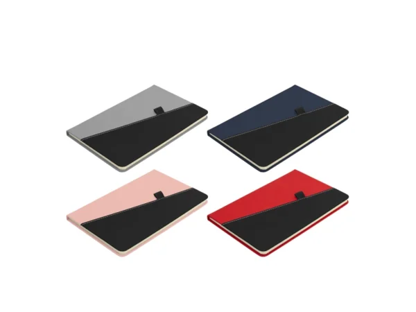 Libreta TREK bicolor con tapa rígida de poliuretano, portalápices elástico y encuadernación cosida.