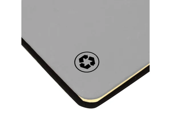 Libreta TREK bicolor con tapa rígida de poliuretano, portalápices elástico y encuadernación cosida.