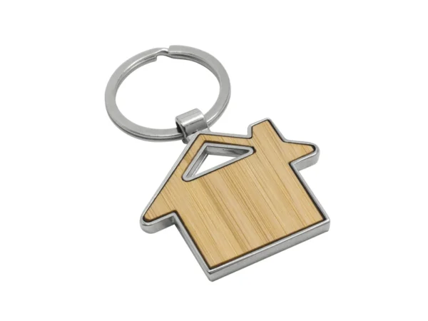Llavero KIJOM en forma de casa con estructura metálica brillante, panel de bambú barnizado y estuche de regalo kraft con terciopelo.