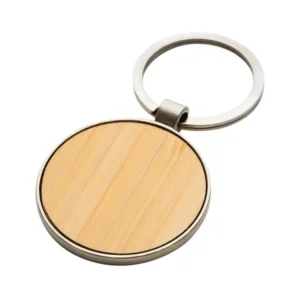 Llavero KICER circular con estructura de metal brillante, panel de bambú barnizado y estuche de regalo con terciopelo negro.