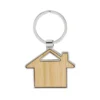 Llavero KIJOM en forma de casa con estructura metálica brillante, panel de bambú barnizado y estuche de regalo kraft con terciopelo.