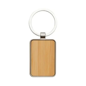 Llavero KIREC rectangular con estructura de metal brillante, panel de bambú barnizado y estuche de regalo con terciopelo negro.
