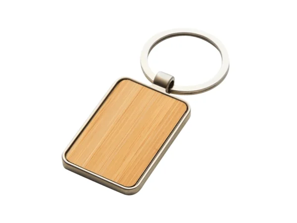 Llavero KIREC rectangular con estructura de metal brillante, panel de bambú barnizado y estuche de regalo con terciopelo negro.
