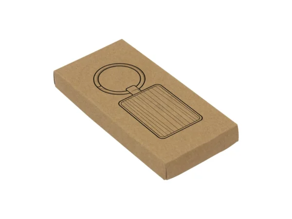 Llavero KIREC rectangular con estructura de metal brillante, panel de bambú barnizado y estuche de regalo con terciopelo negro.