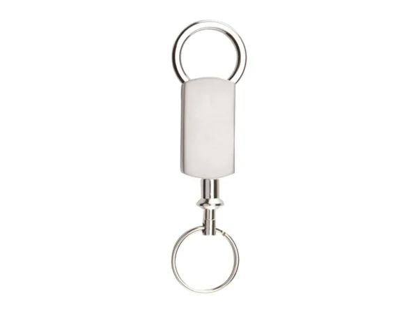 LLAVERO CASA-COCHE con sistema separable, acabado plata y área para grabado láser corporativo.