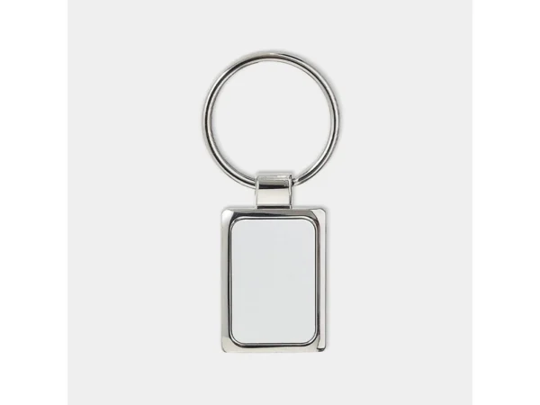 Llavero Square metálico con diseño geométrico para grabado láser, ideal para kits de bienvenida y onboarding corporativo.