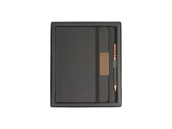 Set Bowil ejecutivo con libreta de RPET reciclado y bolígrafo de acero inoxidable en caja de regalo.