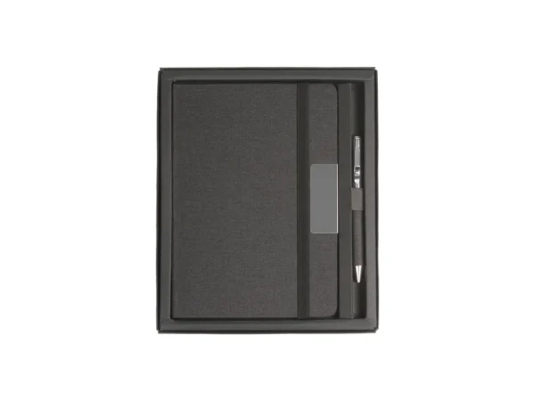 Set Bowil ejecutivo con libreta de RPET reciclado y bolígrafo de acero inoxidable en caja de regalo.