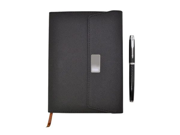 Set Marruecos compuesto por libreta de curpiel con planeador atemporal y bolígrafo de metal en estuche de presentación.