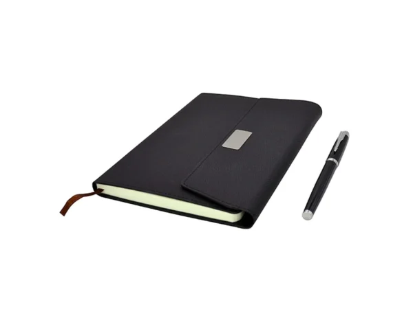 Set Marruecos compuesto por libreta de curpiel con planeador atemporal y bolígrafo de metal en estuche de presentación.