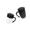 Taza Malva de 500 ml fabricada en acero inoxidable con doble pared al vacío, asa ergonómica y tapa de rosca.