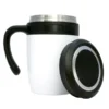Taza Malva de 500 ml fabricada en acero inoxidable con doble pared al vacío, asa ergonómica y tapa de rosca.