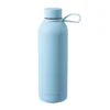 Termo Bonetero de 750 ml en acero inoxidable con acabado tipo rubber, doble pared al vacío y correa de silicón para transporte.
