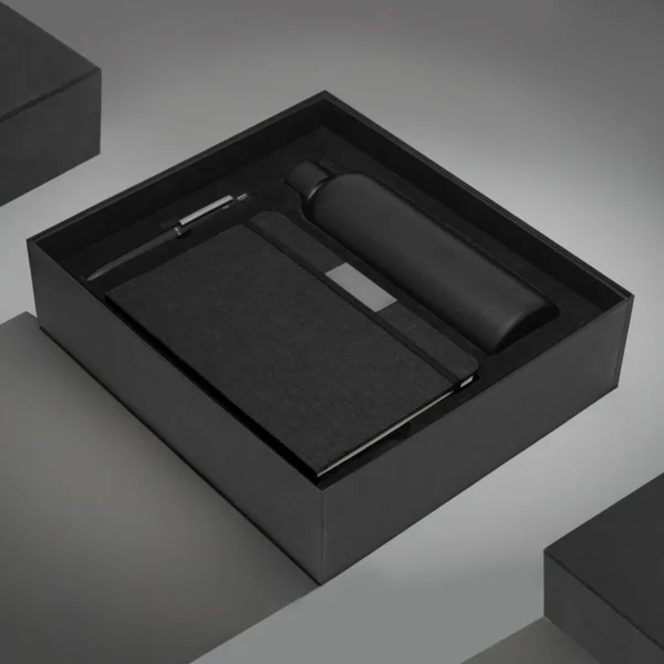 Set ejecutivo DARK BOX con bolígrafo, libreta y botella térmica en acabado negro mate dentro de caja de regalo corporativa