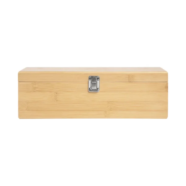 Set de vino VINICIUS con caja de bambú, sacacorchos, tapón, vertedor y anillo antigoteo sobre fondo neutro