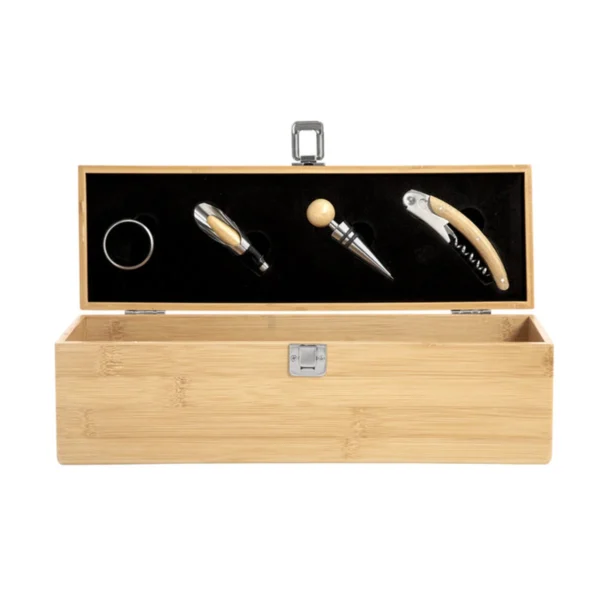Set de vino VINICIUS con caja de bambú, sacacorchos, tapón, vertedor y anillo antigoteo sobre fondo neutro