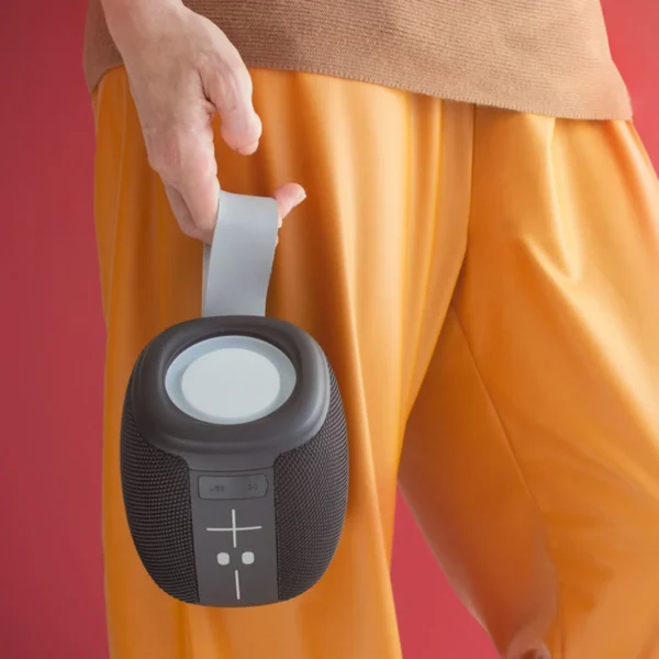 Bocina bluetooth DANCE con cuerpo de plástico y tela, correa de poliuretano, ideal para uso diario