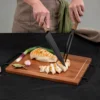 Set de Asado / BBQ BRANGUS. Set de asado con tabla de madera de acacia, cuchillo y tenedor de acero inoxidable en caja kraft