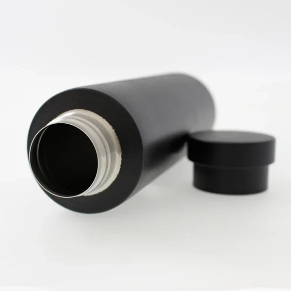 Ánfora Element de acero inoxidable con capacidad de 700 ml, vista lateral sobre fondo neutro