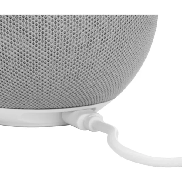 Bocina portátil con conexión bluetooth en color negro y gris sobre superficie