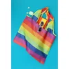Bolsa Pride reutilizable con diseño arcoíris y espacio para logotipo corporativo, vista frontal