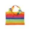 Bolsa Pride reutilizable con diseño arcoíris y espacio para logotipo corporativo, vista frontal